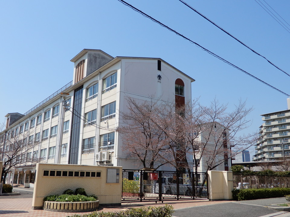豊中市立新田南小学校<br />
徒歩8分(約600m)