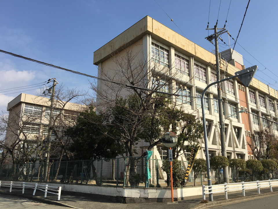尼崎市立小田北中学校<br />
徒歩20分(約1600m)