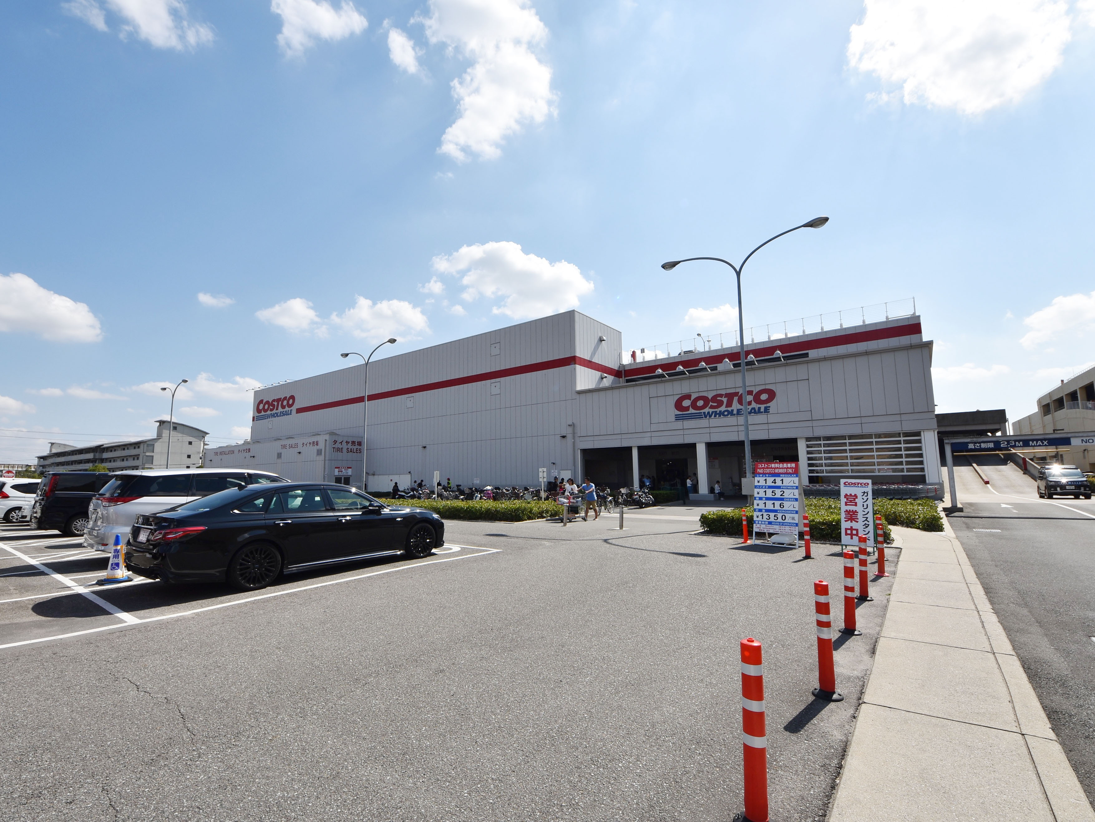 コストコホール セール尼崎倉庫店<br />
徒歩15分(約1200m)