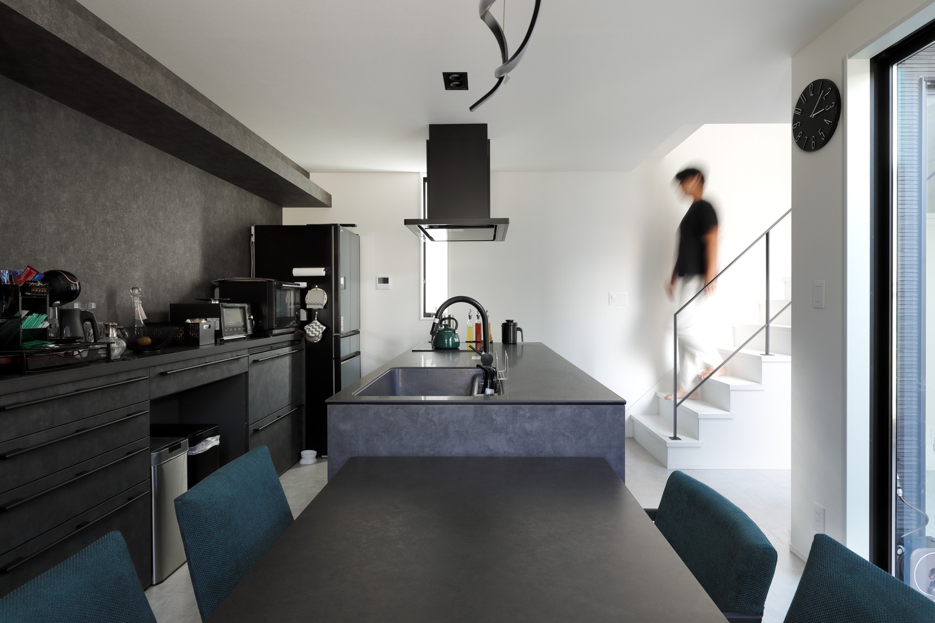 シンプルで洗練されたホテルライクな家 写真